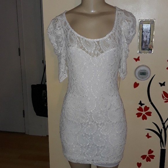 Dress - Picture 3 of 4